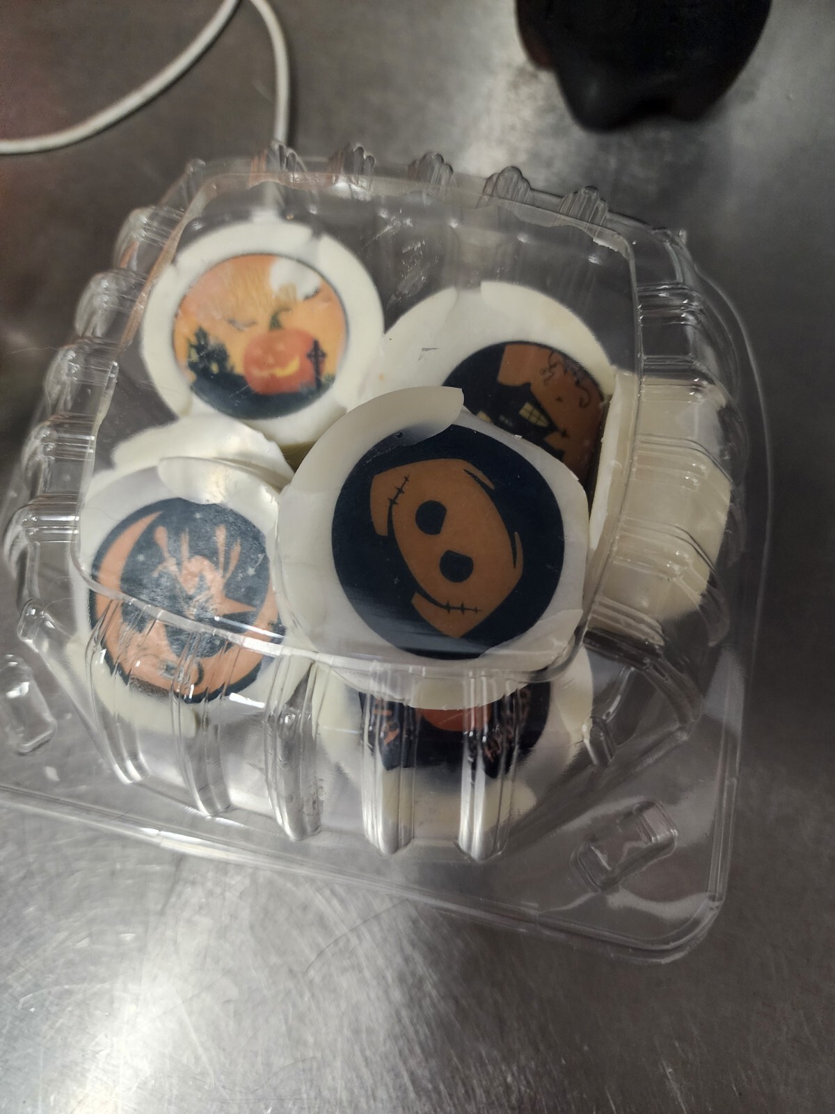 Halloween Themed White Chocolate Oreo Pongs